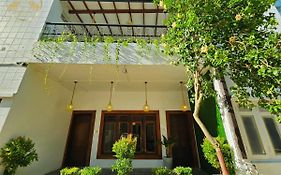 Galle Face Terrace Hostel By Tourlux