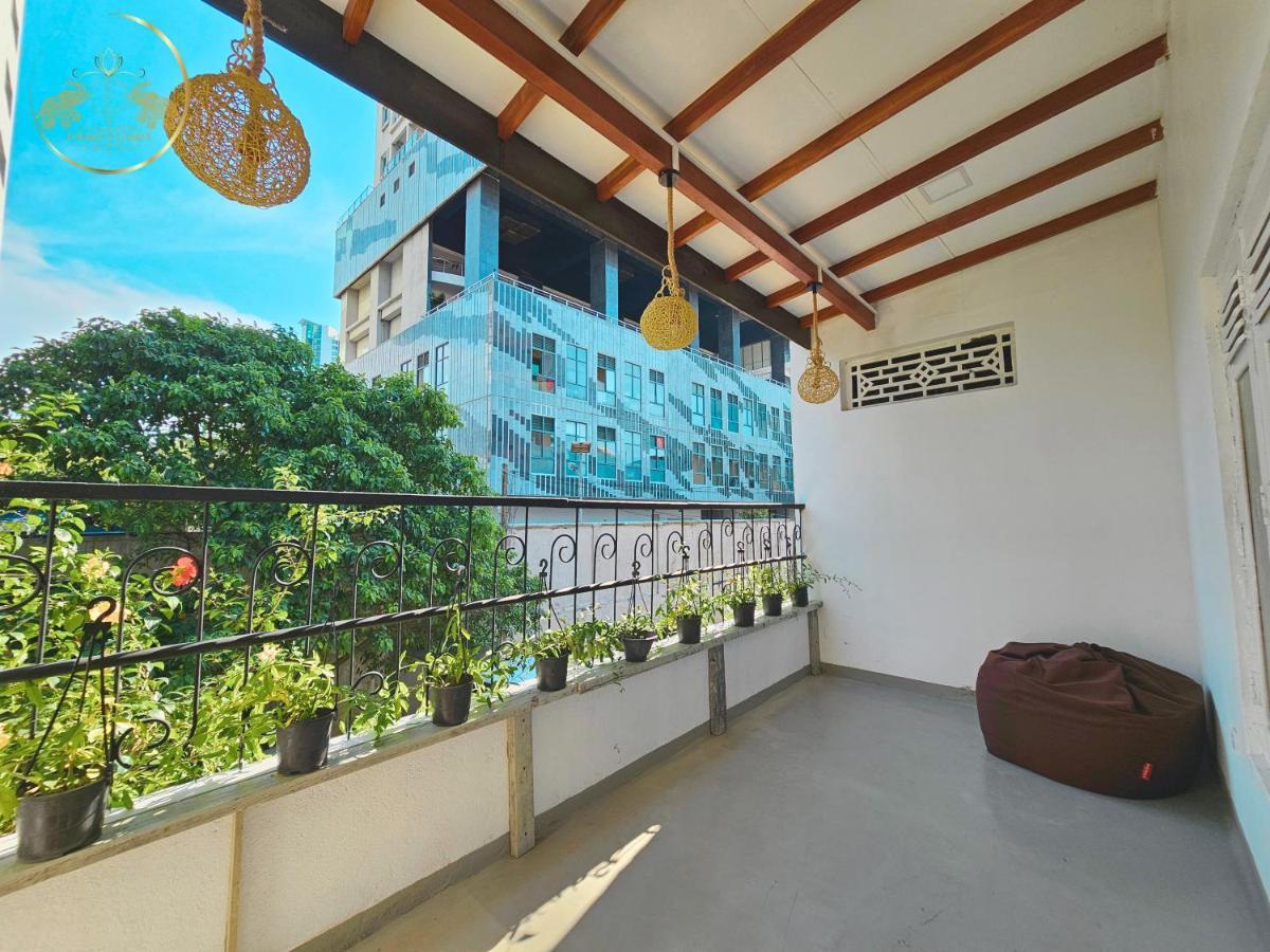 Galle Face Terrace Hostel By Tourlux Colombo Exterior photo